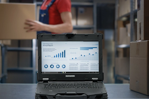 Laptop im Warenlager